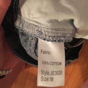 Size medium Elan jean shorts